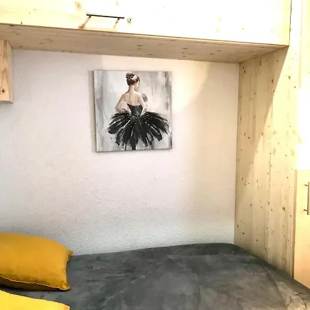 Apartment Renove Aux Pieds, 4 Pers, Balcon - Fr-1-181-2465 *